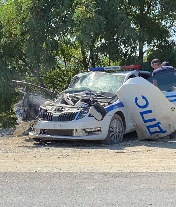 Подросток за рулем Porsche протаранил два автомобиля полицейских