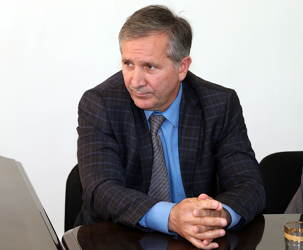 Исропил Латыров