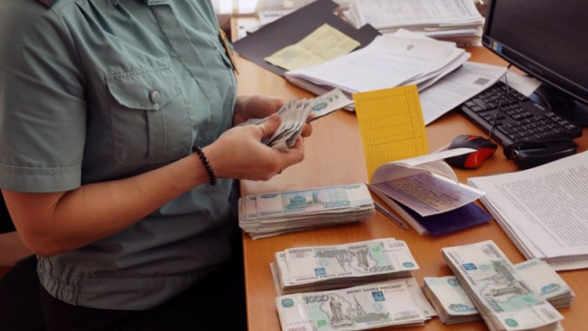 Судебный пристав